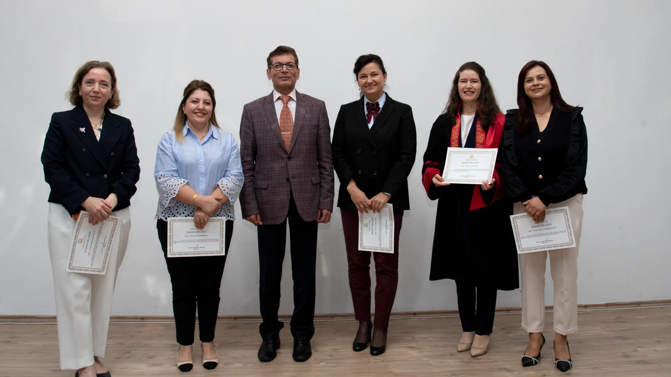 SÜ Hemşirelik Fakültesinde 180 öğrenci üniforma giydi